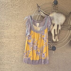 Lg scoop neck cap sleeve top